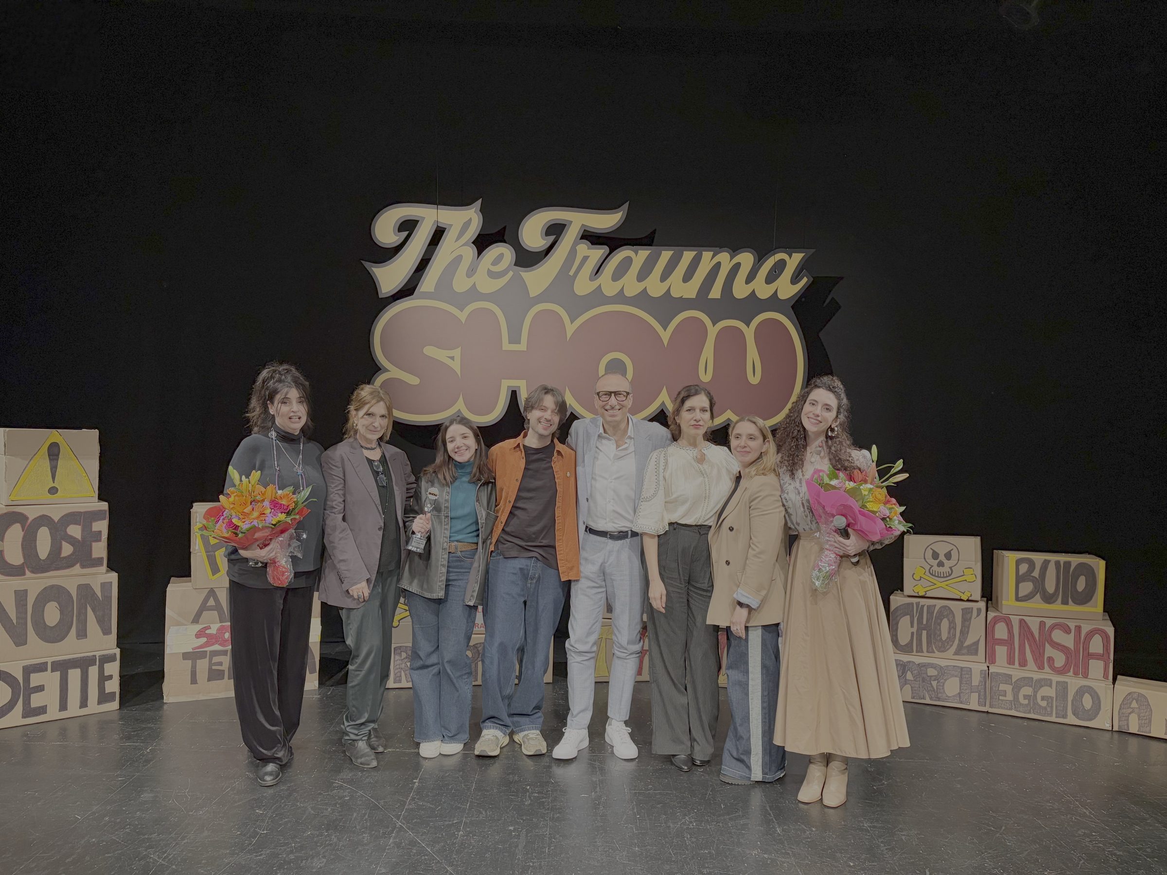 Cast finale The Trauma Show